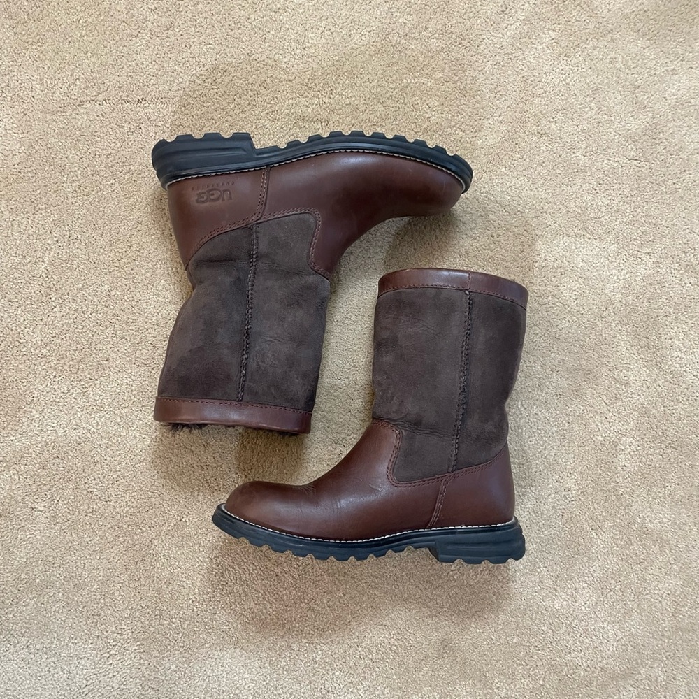 UGG Women's 5 Brown leather suede Shearling-Lined Winter Boots - Picture 2 of 5
